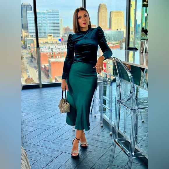 Z SUPPLY - EUROPA POLY SHEEN SKIRT SIZE S NWTS - Picture 10 of 16